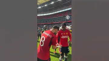 Bruno Fernandes Presents Kobbie Mainoo With The MOTM Award 🤩