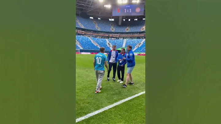 Андрей Аршавин помог старшим товарищам перед матчем 📸😀 #Аршавин #футбол #сборнаяРоссии #Зенит