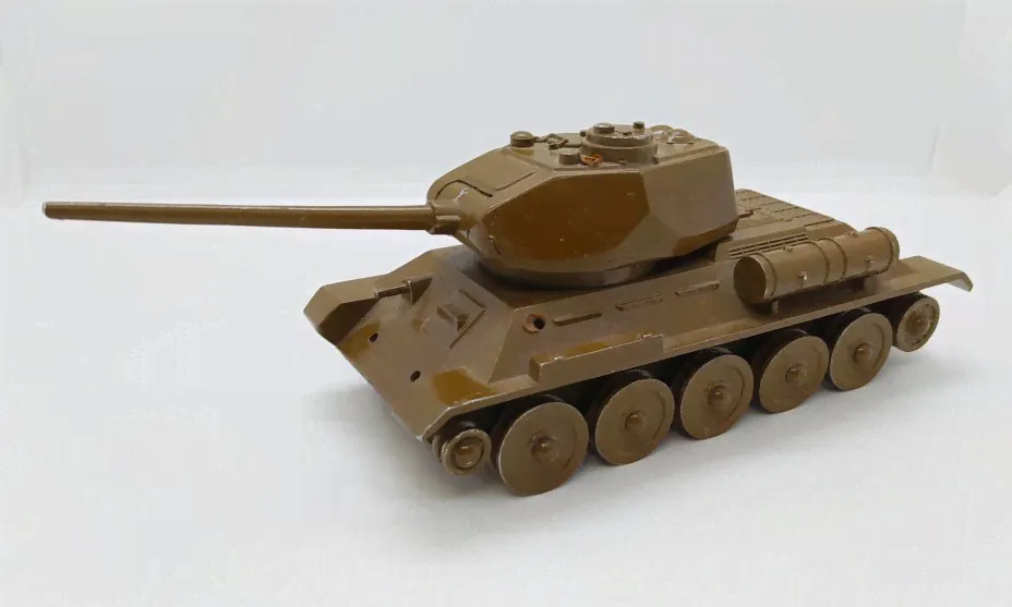 Модель танка Т-34, масштаб 1/35, металл, Машиностроительный завод «Арсенал», г. Ленинград, СССР, 1970-1980 гг.-0